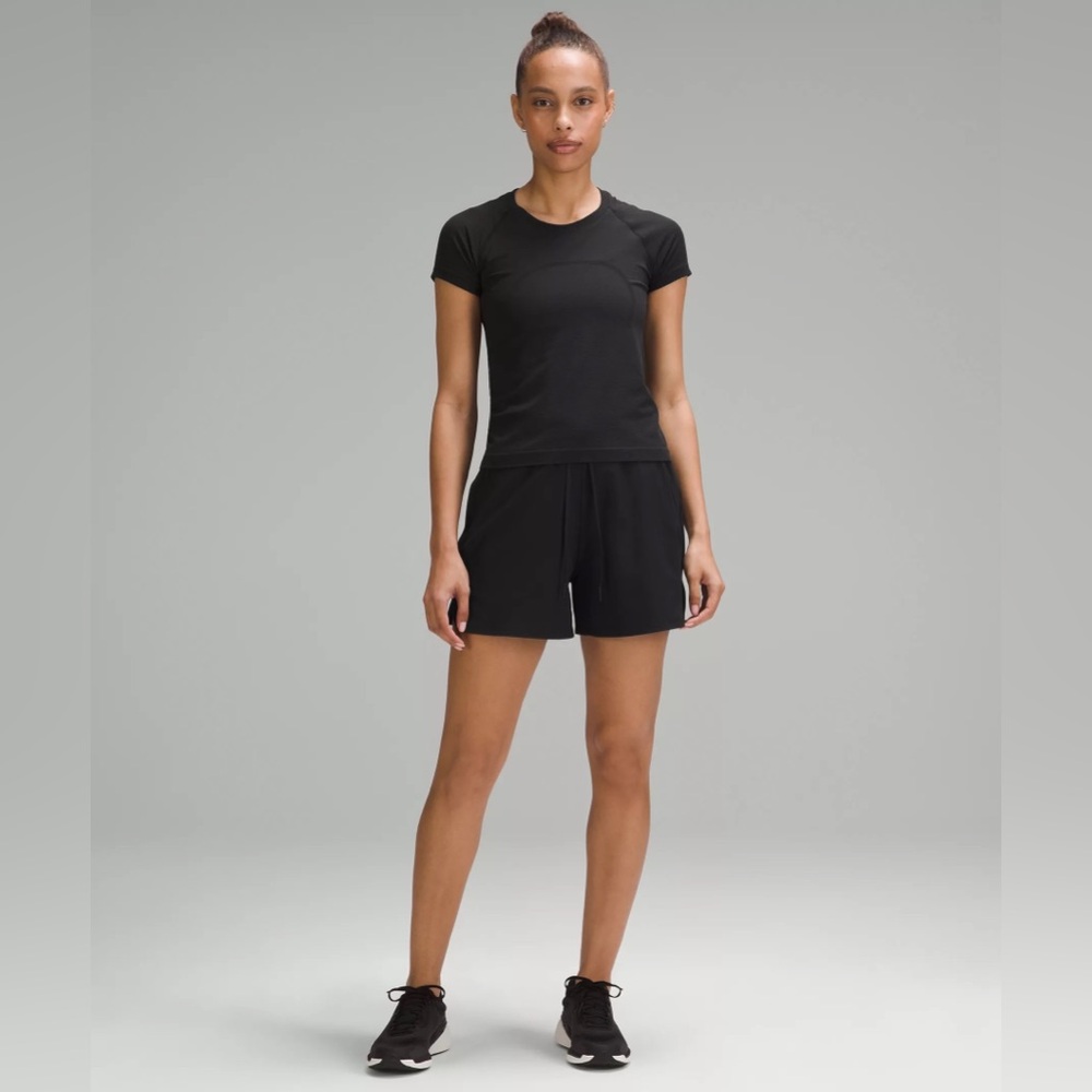 Lululemon Align Shorts 5’ with pockets.